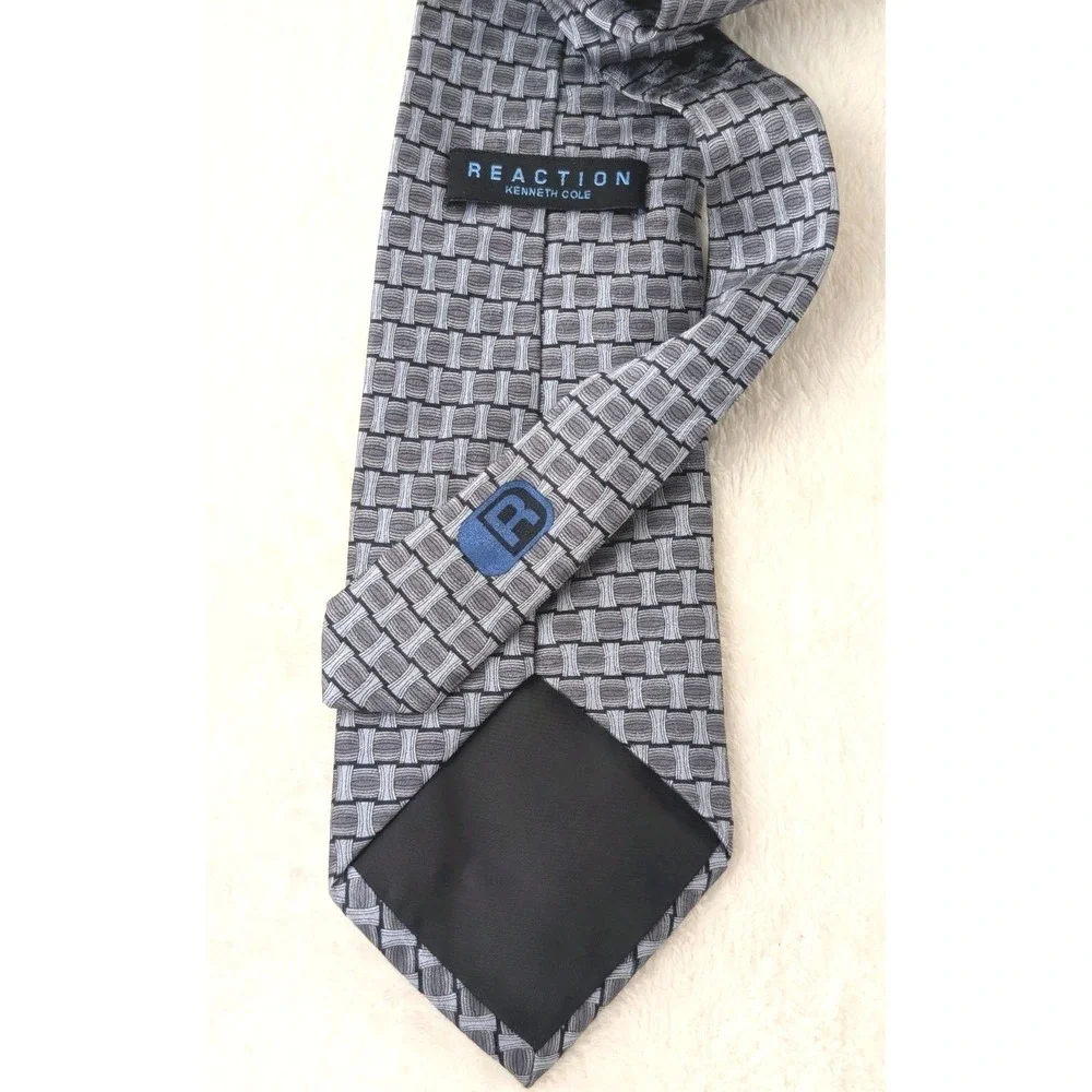 Kenneth‎ Cole Reaction Men's Tie Gray Black Geometric Woven Pattern Classic